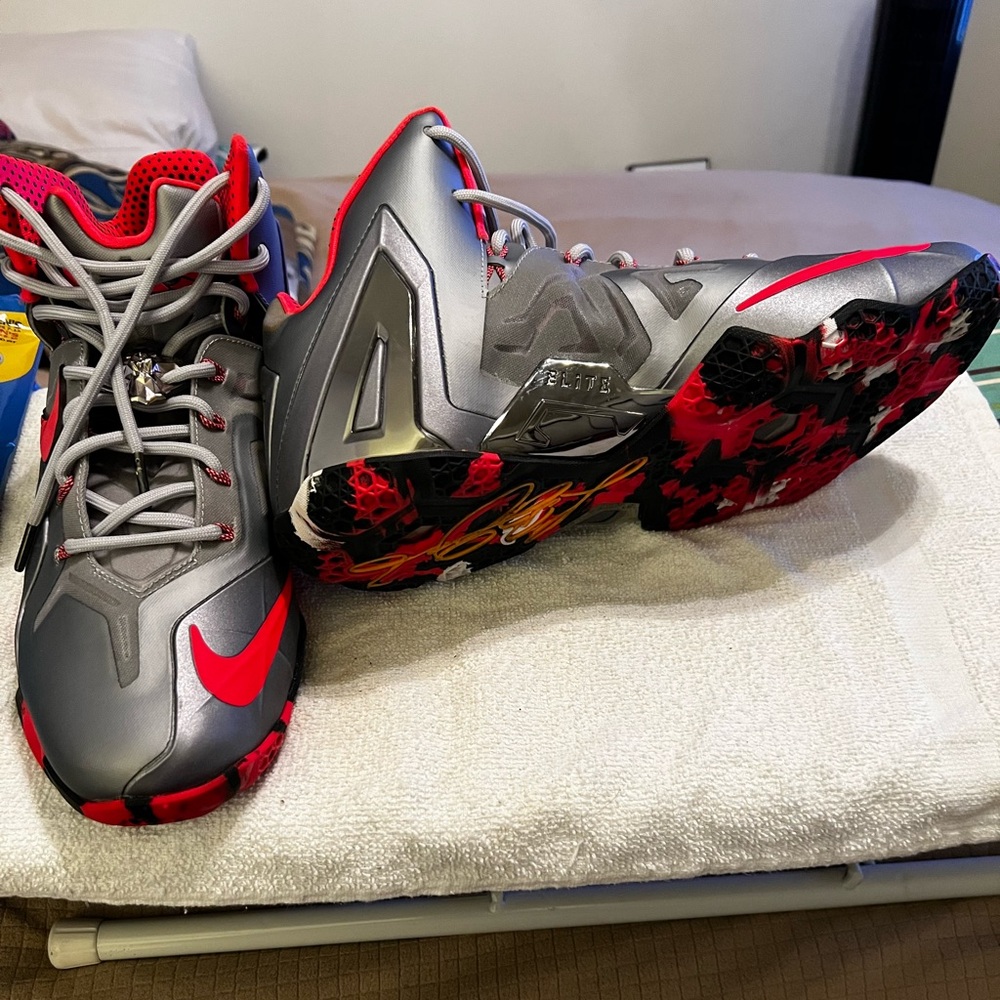 Nike LeBron 11 Elite Team. Size 12 Preowned - Picture 5 of 9